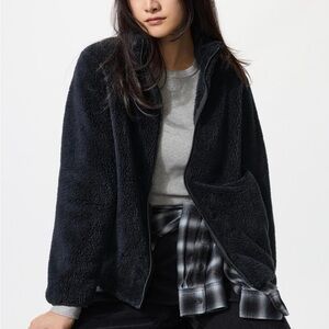 Uniqlo Fluffy Yarn Black Fleece Jacket